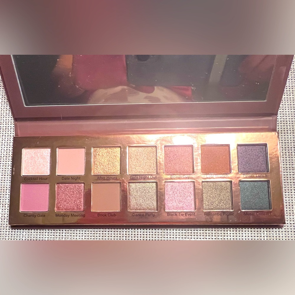 Best Dressed Lids Neutrals & Bolds 14 Matte & Shimmer Eyeshadows
